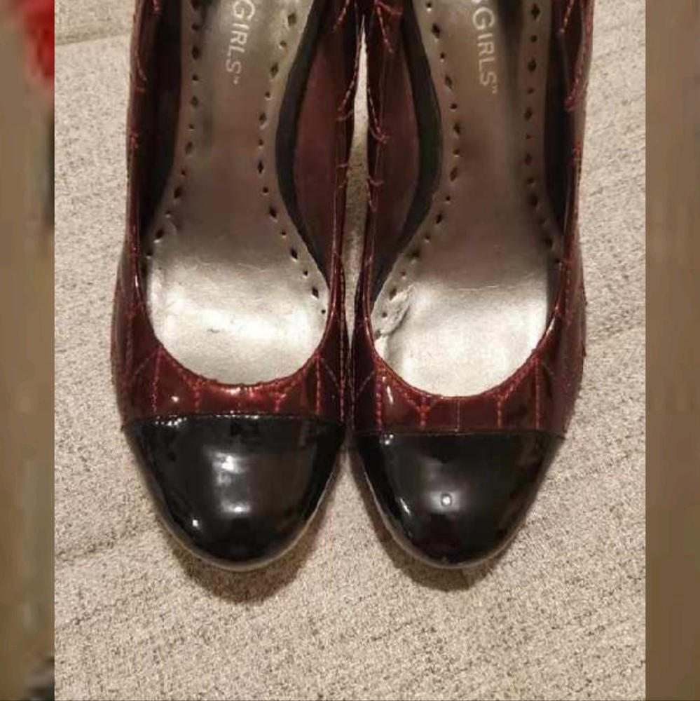 Heels - Picture 2 of 2